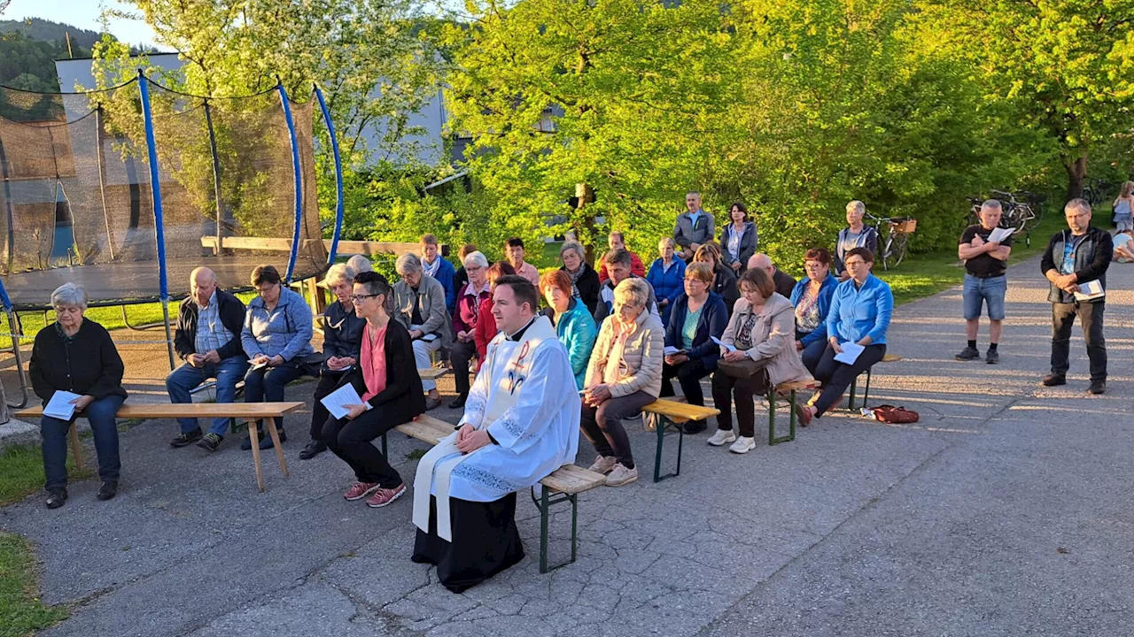 Maiandacht fand beim Aubauer-Kreuz in Kirchberg statt