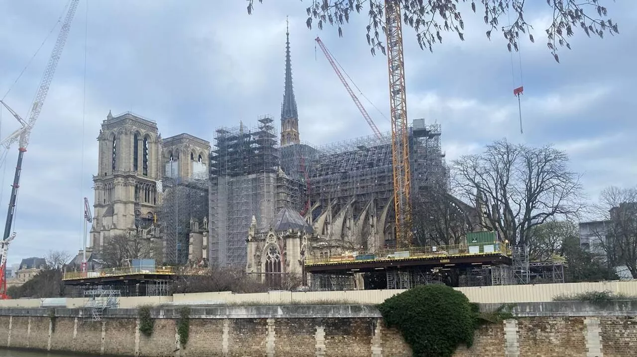 Notre-Dame de Paris : la fermeture de la grande voûte sous la flèche a débuté