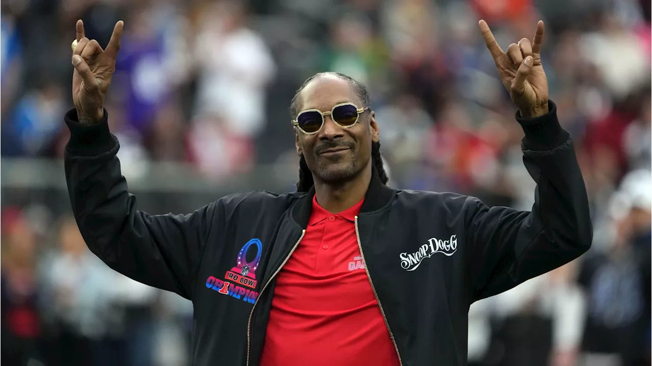 Snoop Dogg to Sponsor a College Football Bowl Game