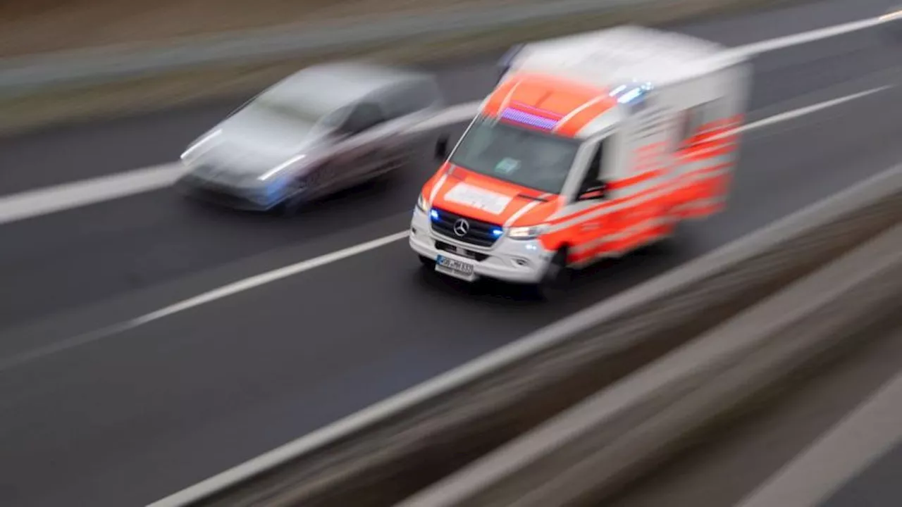 Ludwigslust-Parchim: Sieben Verletzte bei Unfall auf Autobahn 24 bei Zarrentin