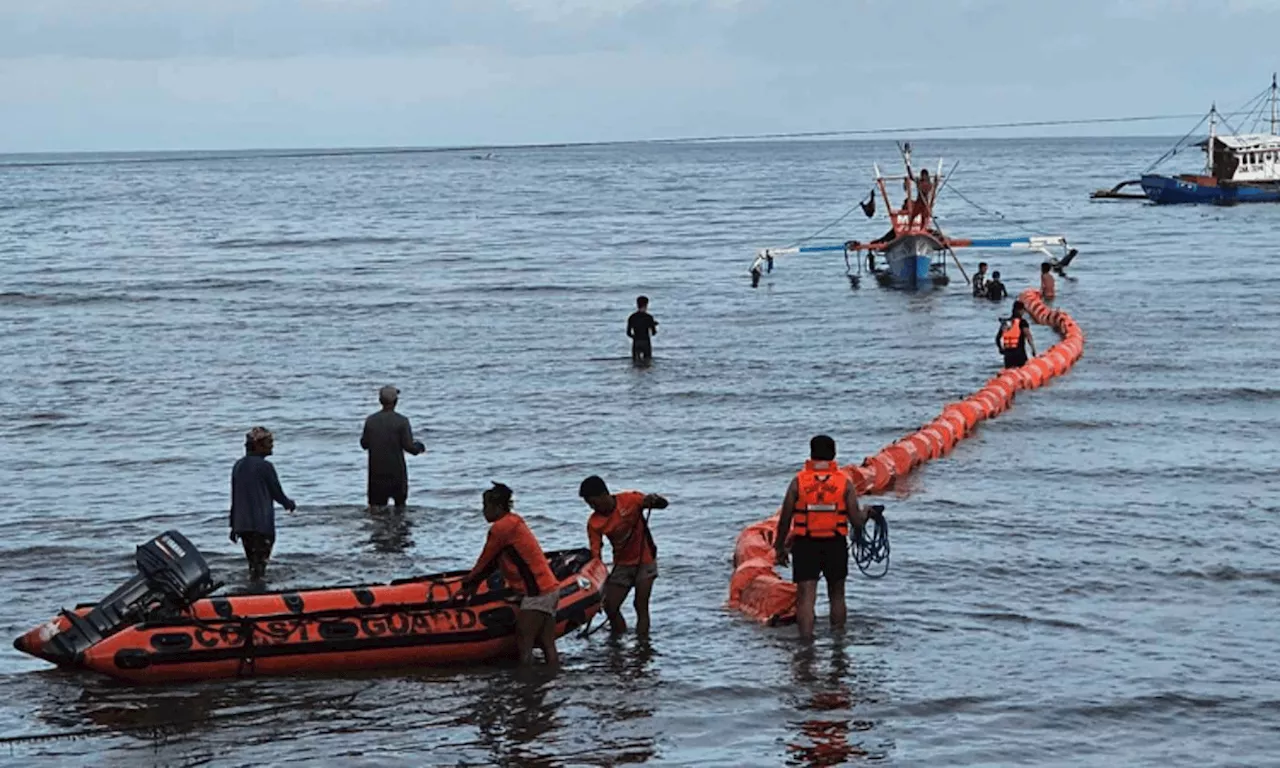 Coast Guard-DavOr conducts salvage ops for cargo vessel