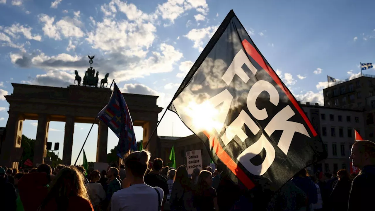 Berlin und Dresden: Demos nach Angriffen auf SPD-Politiker