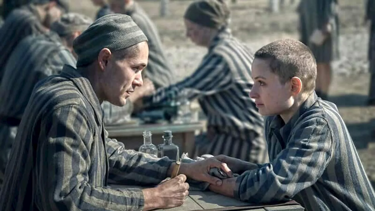 Il tatuatore di Auschwitz, l'unica recensione possibile (per noi) della serie Sky