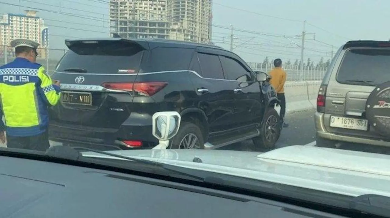 Kronologi Mobil Toyota Fortuner Dinas Polisi Tabrak Mikrobus di Jalan Tol Layang MBZ