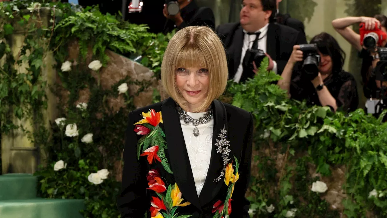 Anna Wintour hace historia y viste de Loewe en la Met Gala 2024 (en lugar de su habitual Chanel)