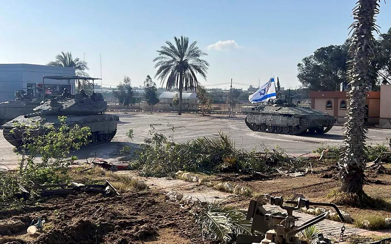 El Ejército israelí toma con tanques el lado gazatí del cruce de Rafah