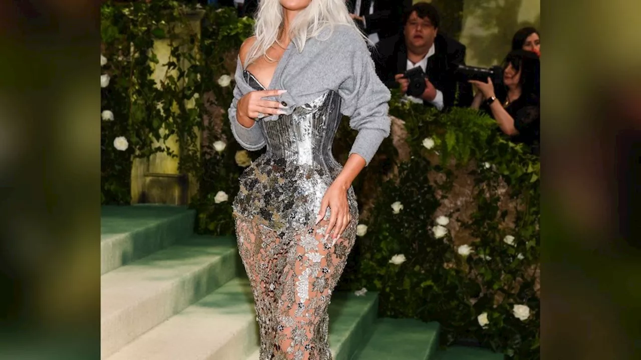 Kim Kardashian bei der Met Gala: Mini-Taille im engen Korsettkleid