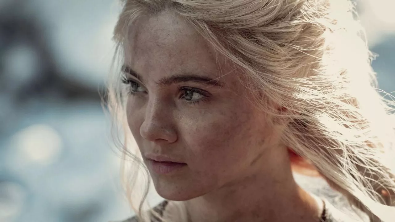 The Witcher, Freya Allan difende Liam Hemsworth dopo le critiche: 'Dategli una possibilità'