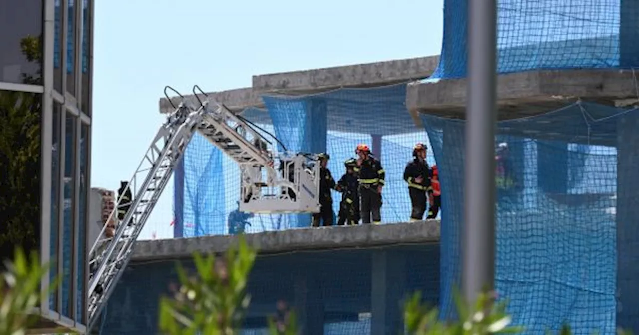 Dos trabajadores mueren bajo toneladas de escombros tras el derrumbe de un edificio en Madrid