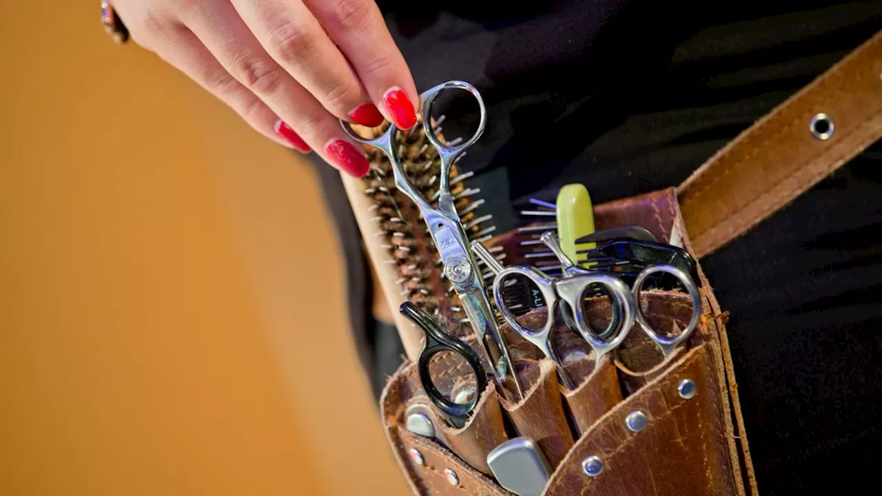 Urteil in Koblenz: Friseurin muss nach missglückter Haarglättung Schmerzensgeld zahlen