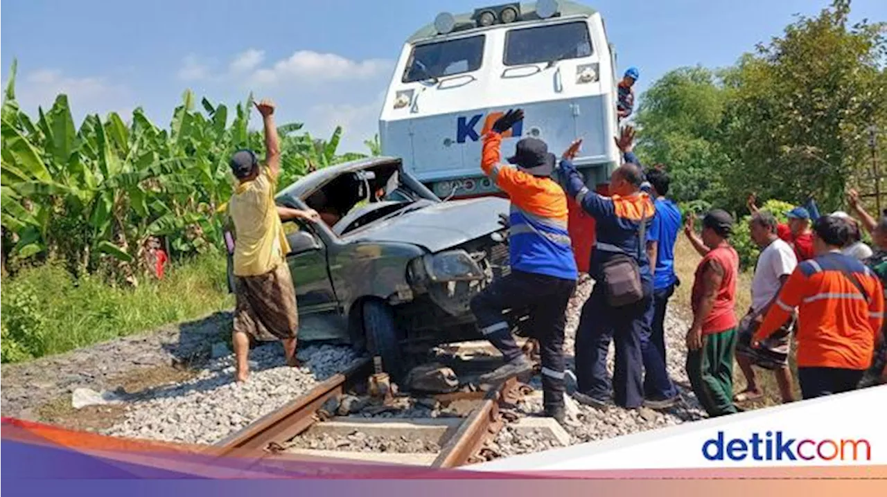 Tabrakan KA Pandalungan Vs Mobil di Pasuruan, KAI Ingatkan Hal Ini