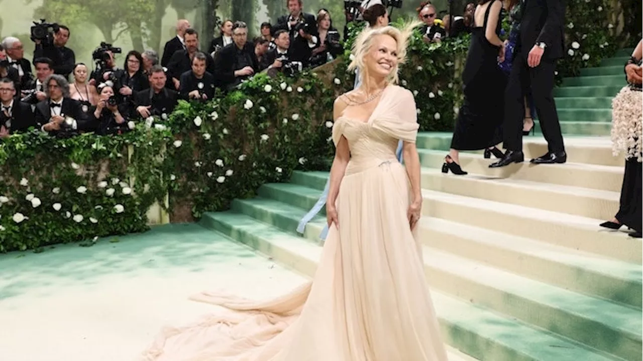 Pamela Anderson Just Broke Her No Make-Up Rule At The Met Gala