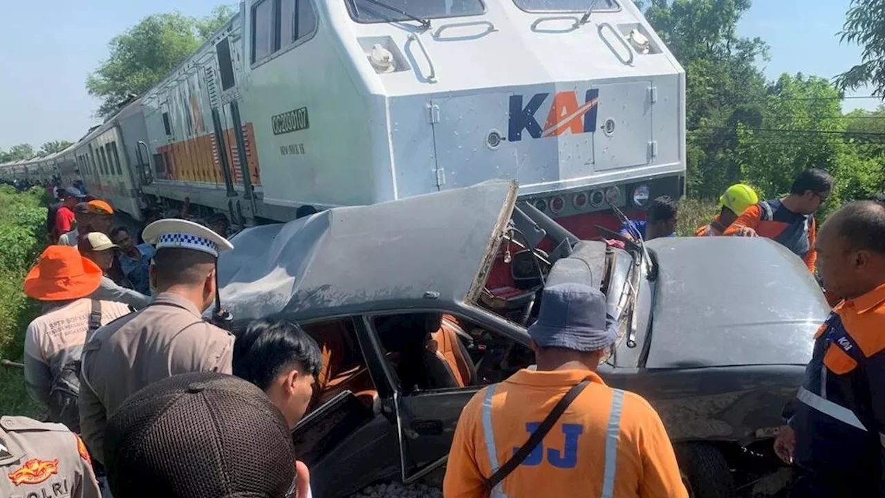 Kecelakaan Kereta Pandalungan Vs Minibus di Pasuruan, 4 Penumpang Tewas