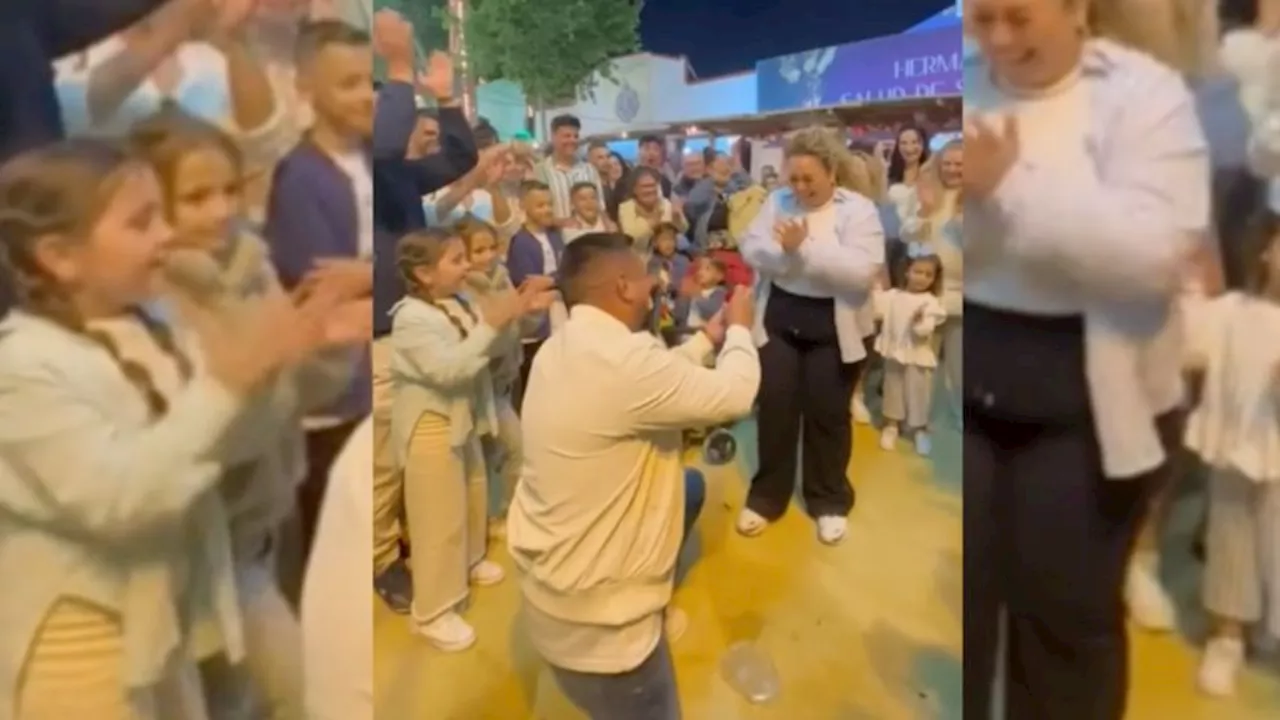 Aplausos, emoción y un 'sí, quiero': Pedida de mano viral de la Feria de Jerez