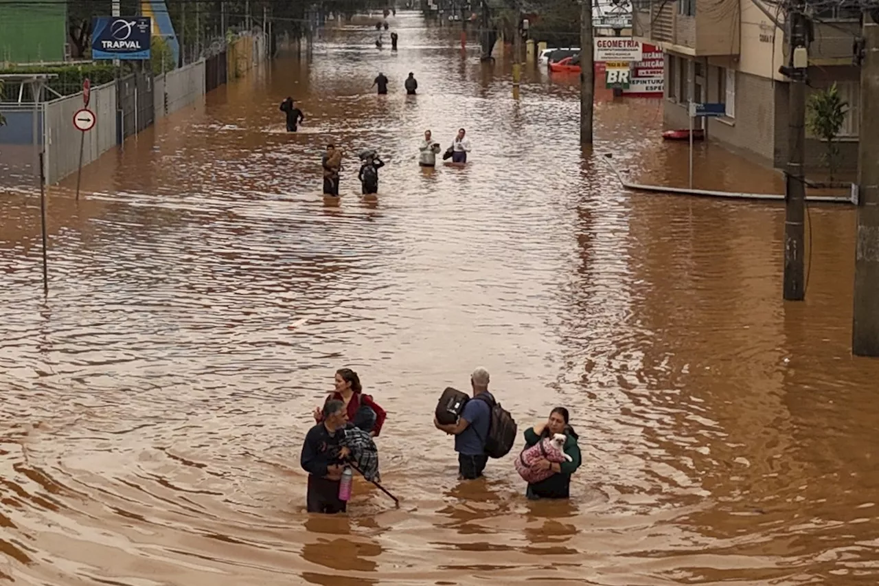 Bancos alertam para golpes com falsas chaves Pix para doações às vítimas da chuva no RS