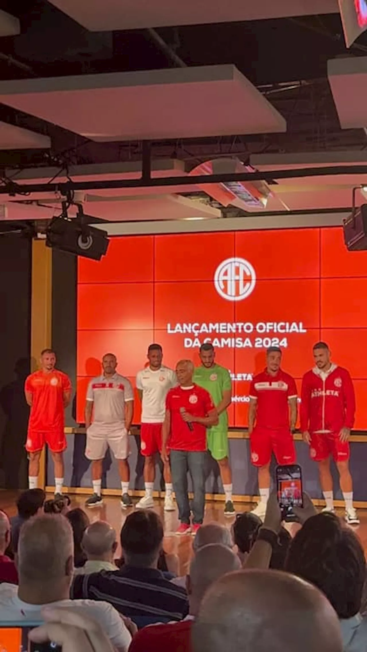 Com irreverência de Romário, America lança novos uniformes para a temporada 2024