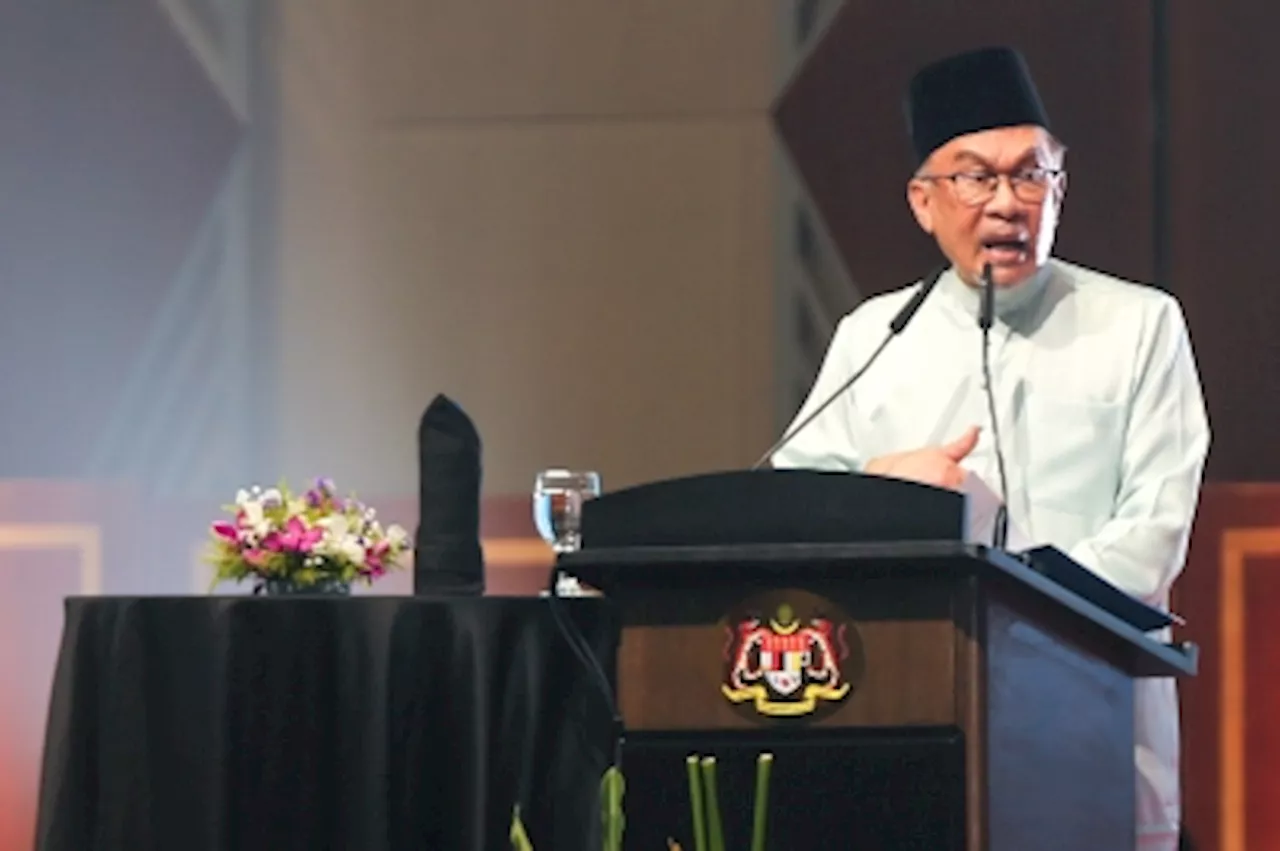 PM Anwar: Dr Mahathir let Israeli ship into Malaysia in 2002, but I banned them