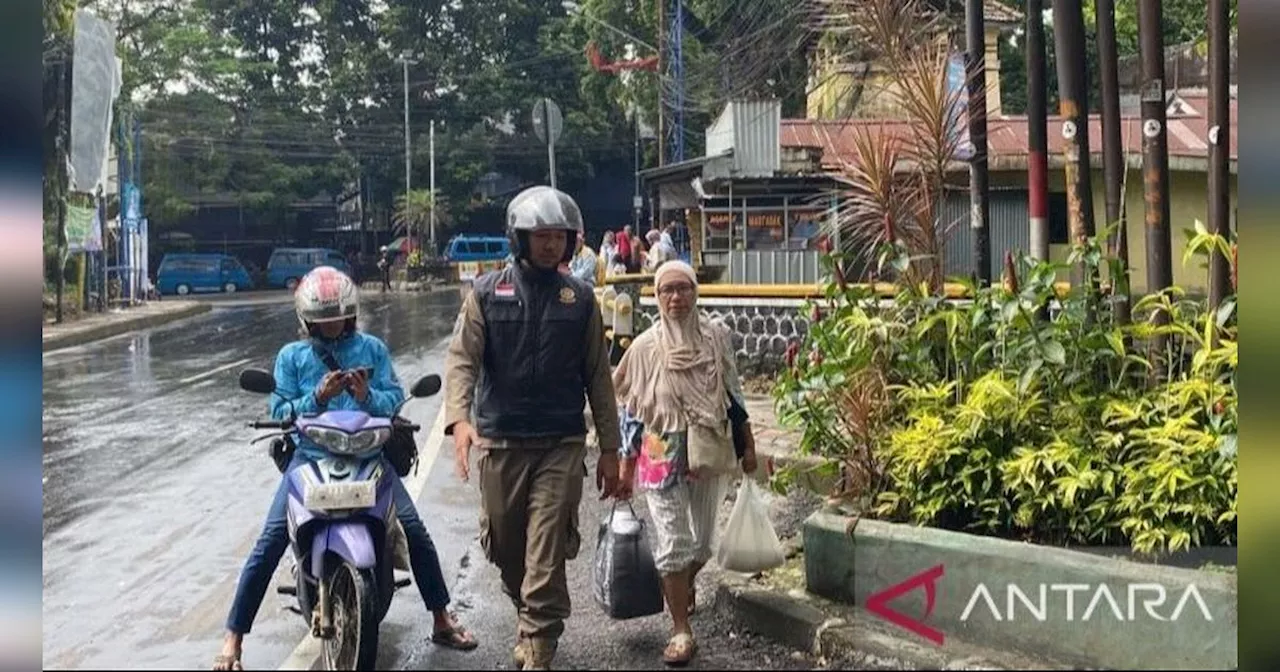 Pemkot Bogor Cari Keluarga Ibu-Ibu Viral Minta Sedekah Tapi Maksa