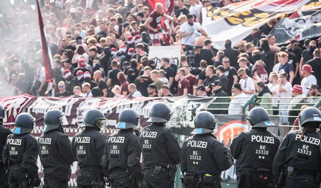 155 Polizisten verletzt: Empörung nach Ausschreitungen bei Regionalliga-Spiel