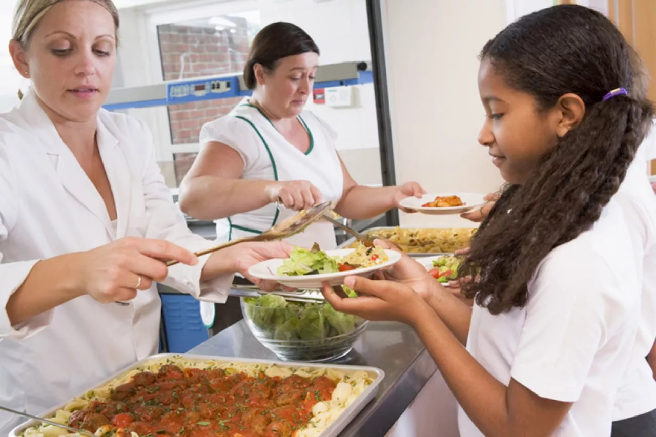 Give free school meals to ALL families eligible for Universal Credit, say headteachers