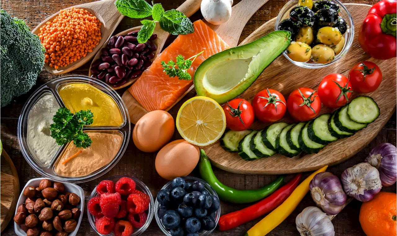 Study shows that high Mediterranean dietary adherence lowers systemic inflammation in elders