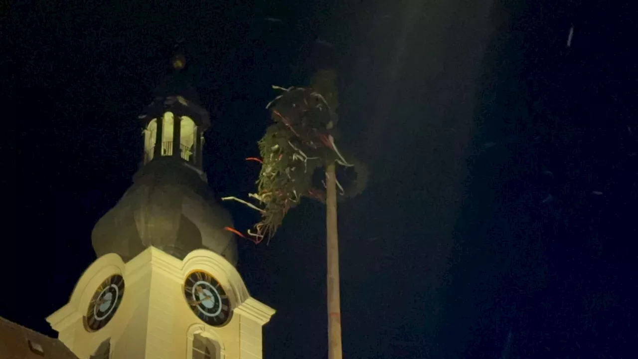 Sturm riss Wipfel bei Purgstaller Maibaum ab