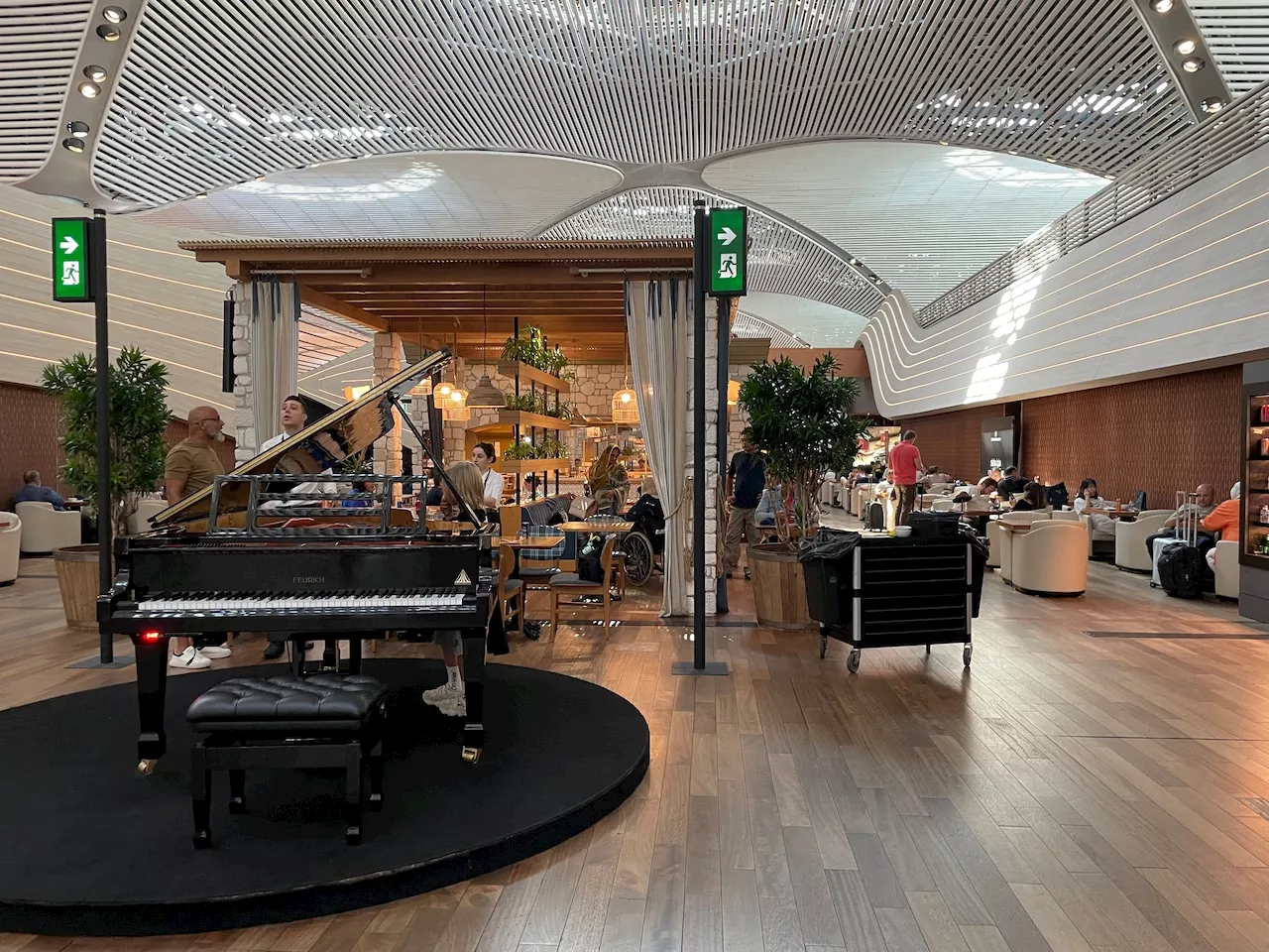 Harrisburg vs Istanbul: A tale of two cities and their airport lounges