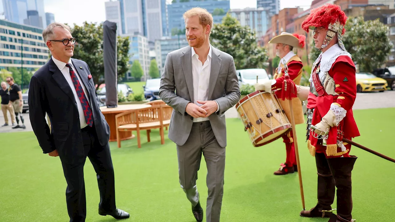 Übernachtet Prinz Harry während UK-Besuch in einem Hotel?