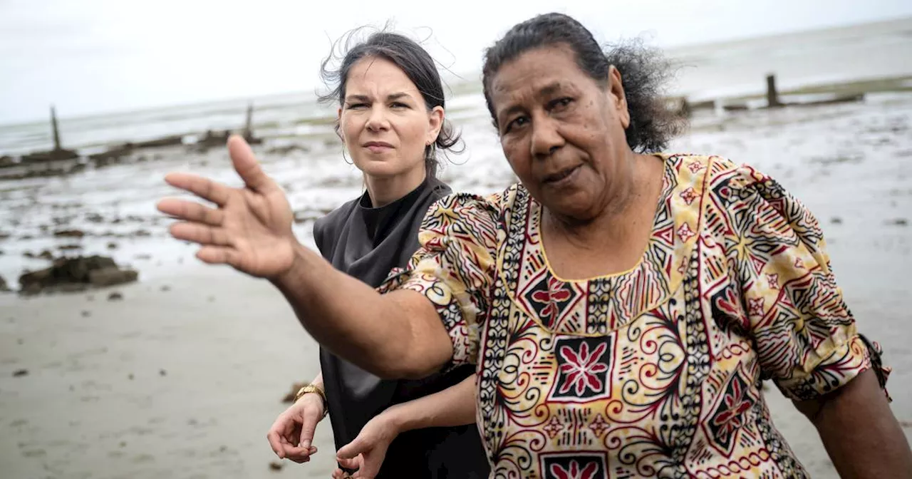 Klima: Annalena Baerbock besucht fast versunkenes Dorf in Fiji