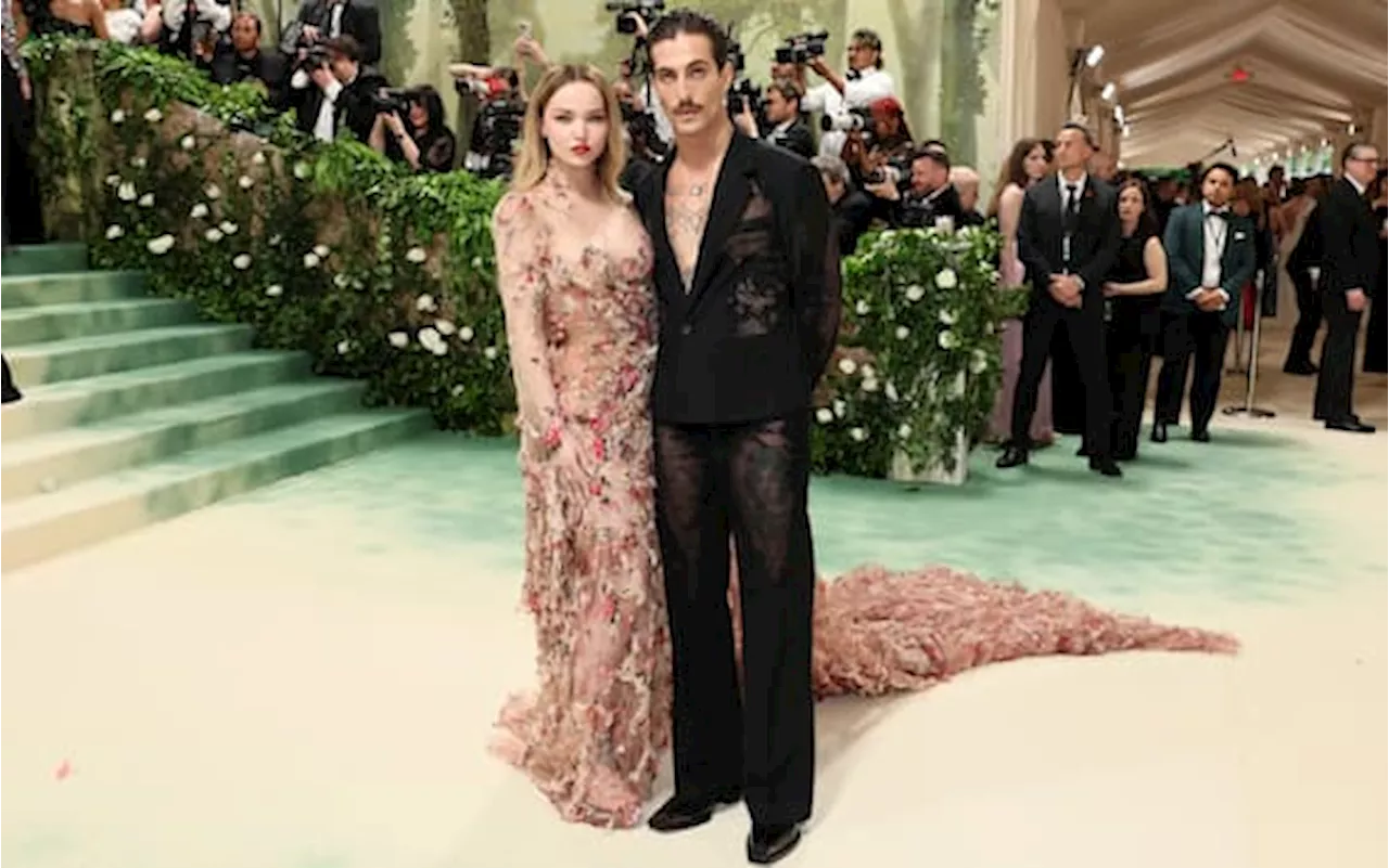 Met Gala 2024, Damiano David dei Maneskin e la fidanzata Dove Cameron. VIDEO