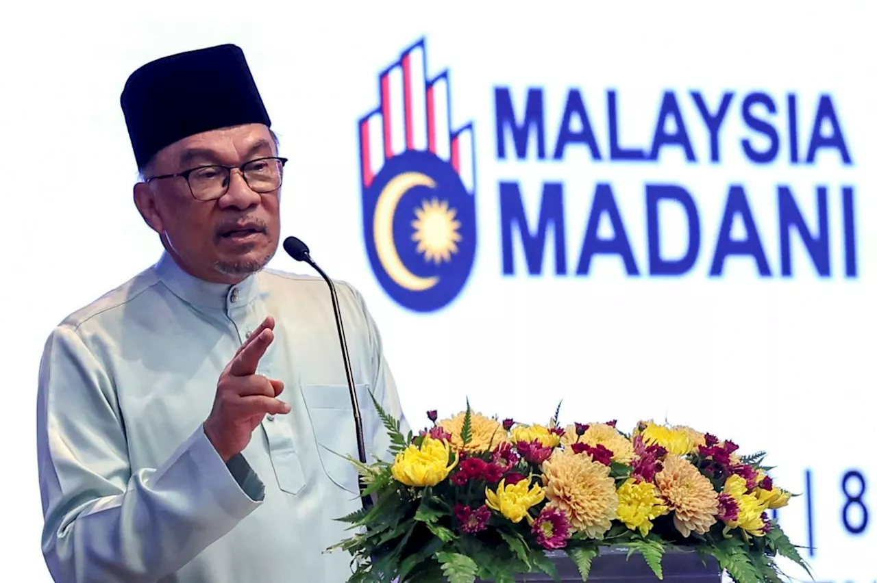 Efficient civil service key to improving economic landscape, says Anwar