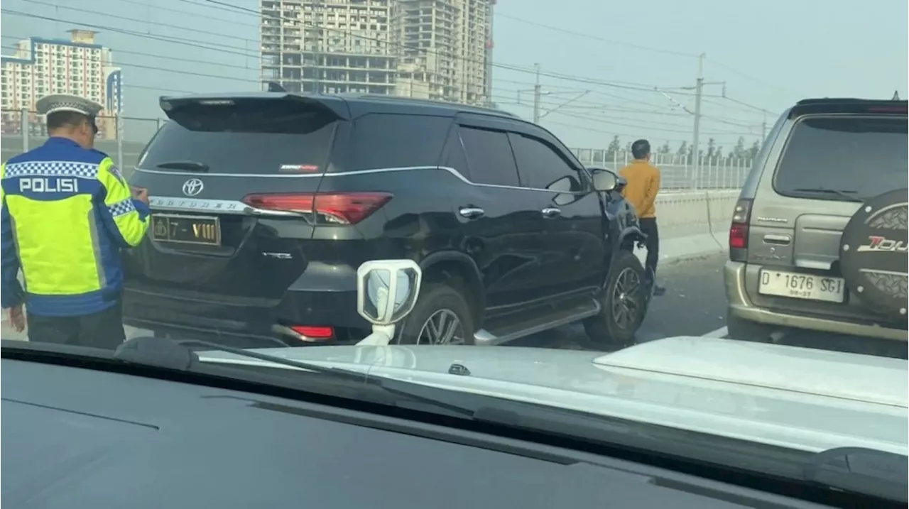 Simsalabim, Plat Polri Fortuner Kecelakaan di Tol MBZ Berubah Sekejap Menjadi Plat Umum