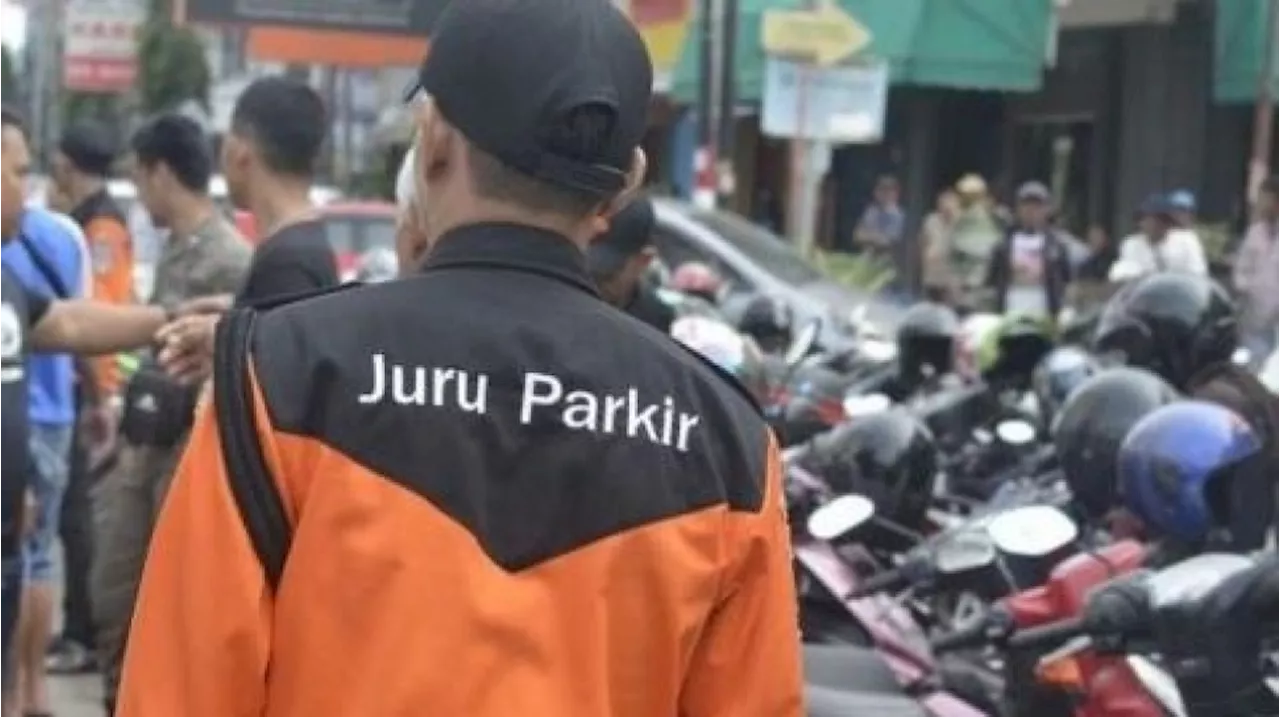 Tukang Parkir Naik Haji Bersama Istri: Cerita Salamun Nabung di Kotak Ajaib Sejak 2005