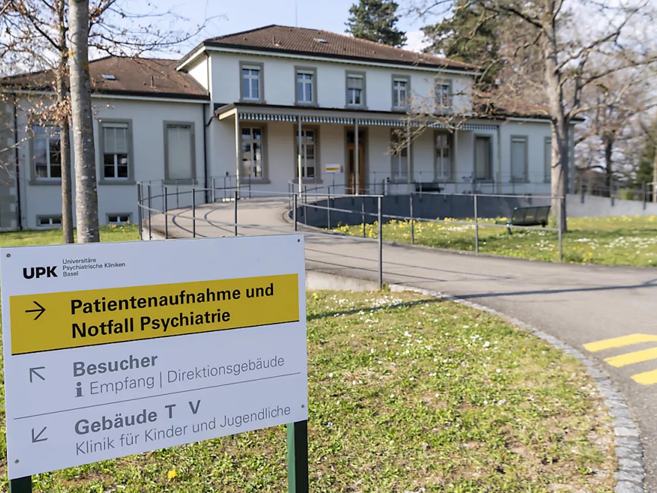 Bankomat bei Universitären Psychiatrischen Klinken Basel gesprengt