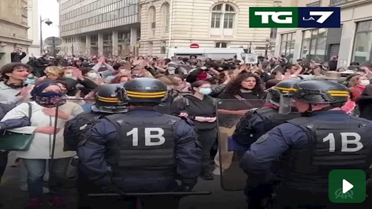 Parigi e Berlino, la polizia blocca le proteste degli studenti filo palestinesi