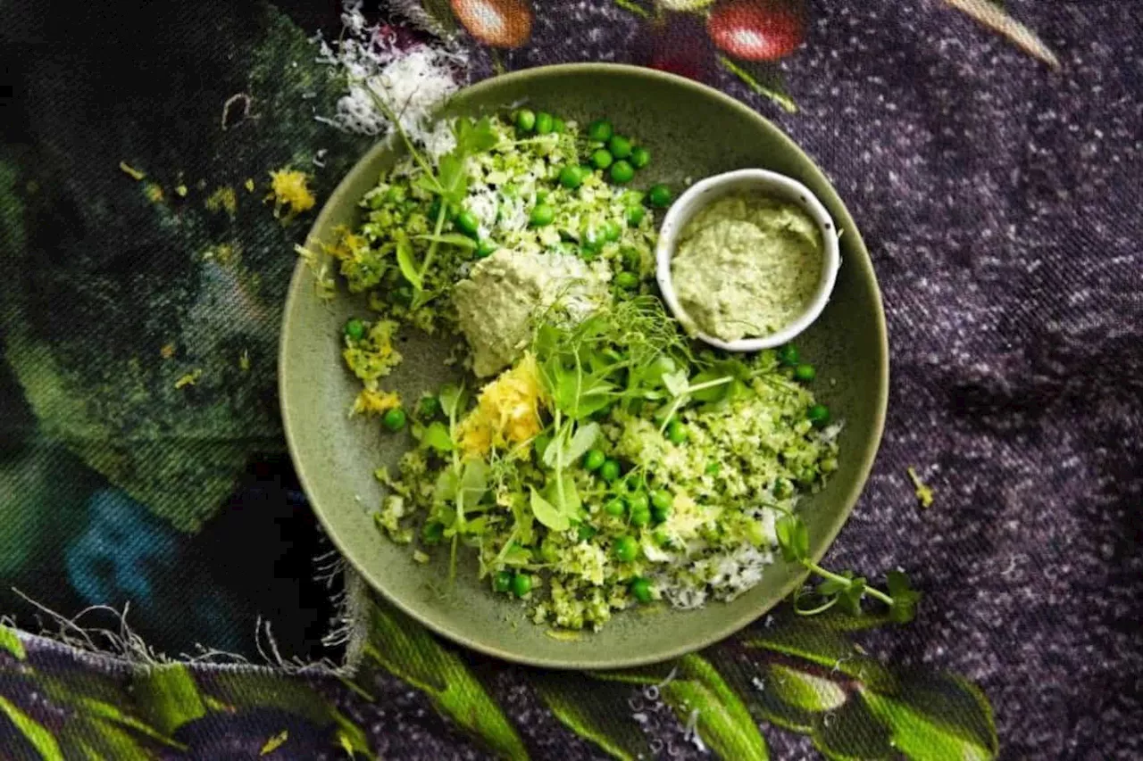 Healthy Tuesday lunch: Cauliflower rice with broccoli, baby spinach and peas recipe