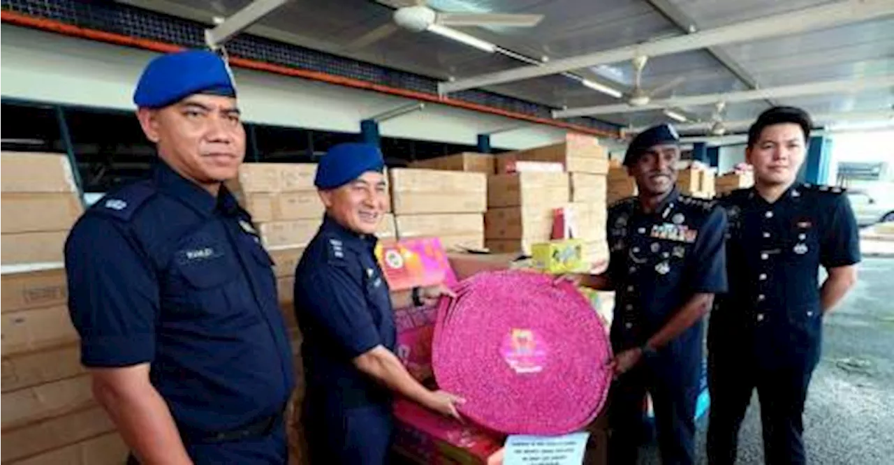 Polis Johor rampas mercun, bunga api bernilai RM854,000