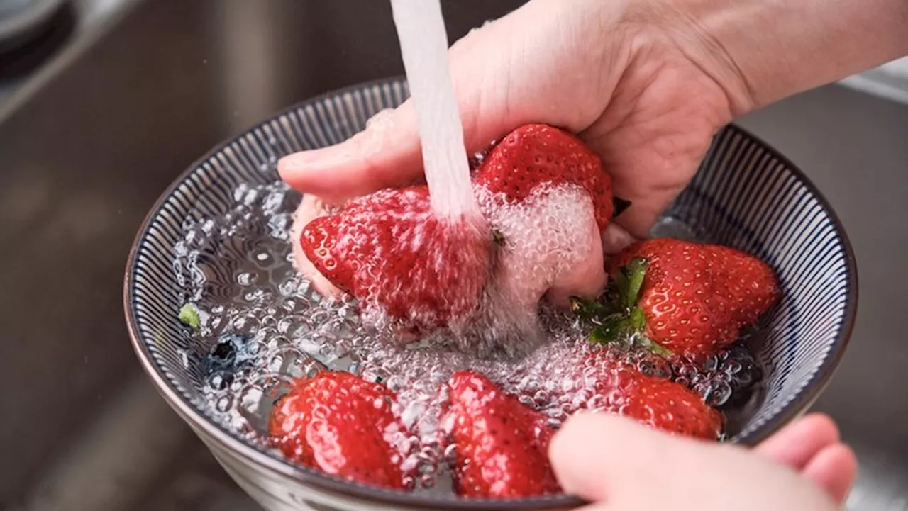 Erdbeeren waschen: Mit drei einfachen Tricks machst du es richtig