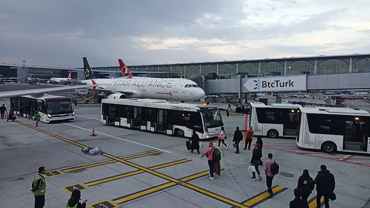 Un Boeing 763 de FedEx aterriza de morro en Estambul sin causar víctimas
