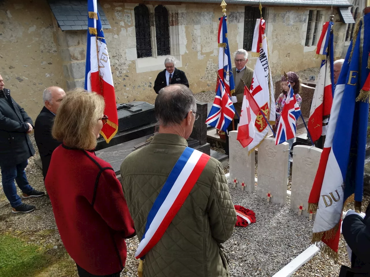 Fontaine-la-Louvet : la commune rend hommage aux aviateurs tombés le 13 juin 1944