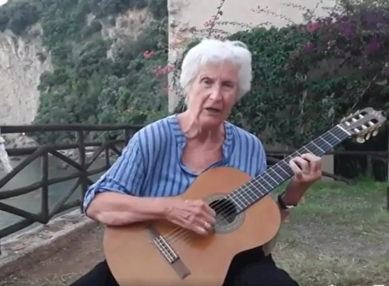 Addio a Giovanna Marini, la Joan Baez italiana aveva 87 anni