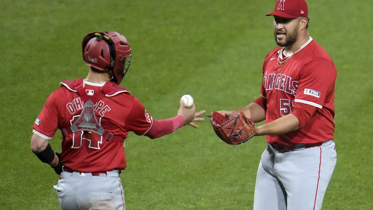 Pillar homers twice as Sandoval and the Angels beat the Pirates 9-0