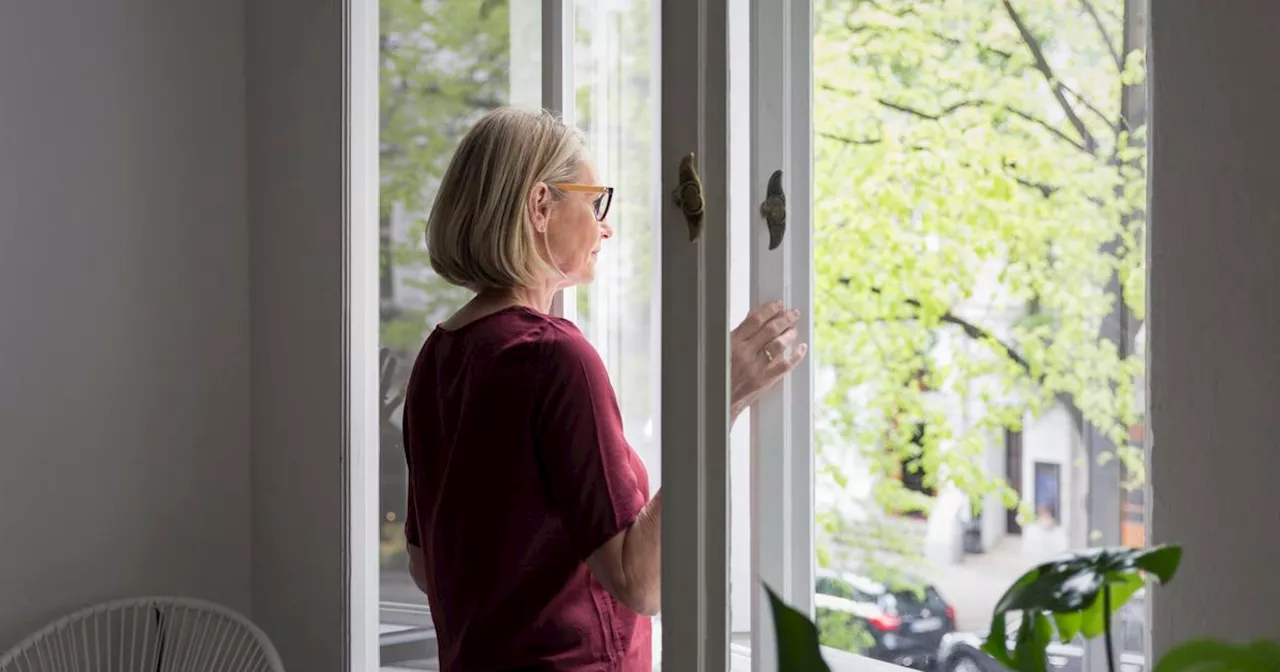 Schimmel vermeiden: Deshalb solltest du jeden Morgen das Fenster im Schlafzimmer öffnen