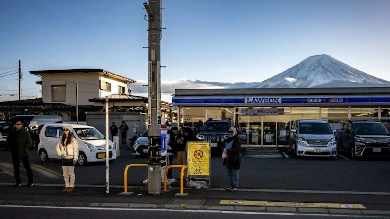 Instagram-famous Japanese store near Mount Fuji issues apology in response to overtourism