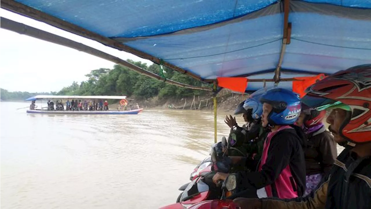 Bengawan Solo Tercemar Limbah Ciu, DLH Sukoharjo Turun Tangan