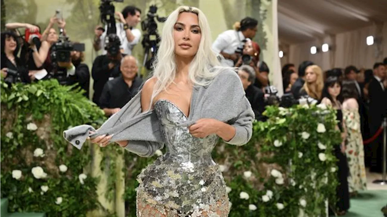 Kim K Berjuang Bernapas Demi Pinggang Super Singset di Met Gala 2024