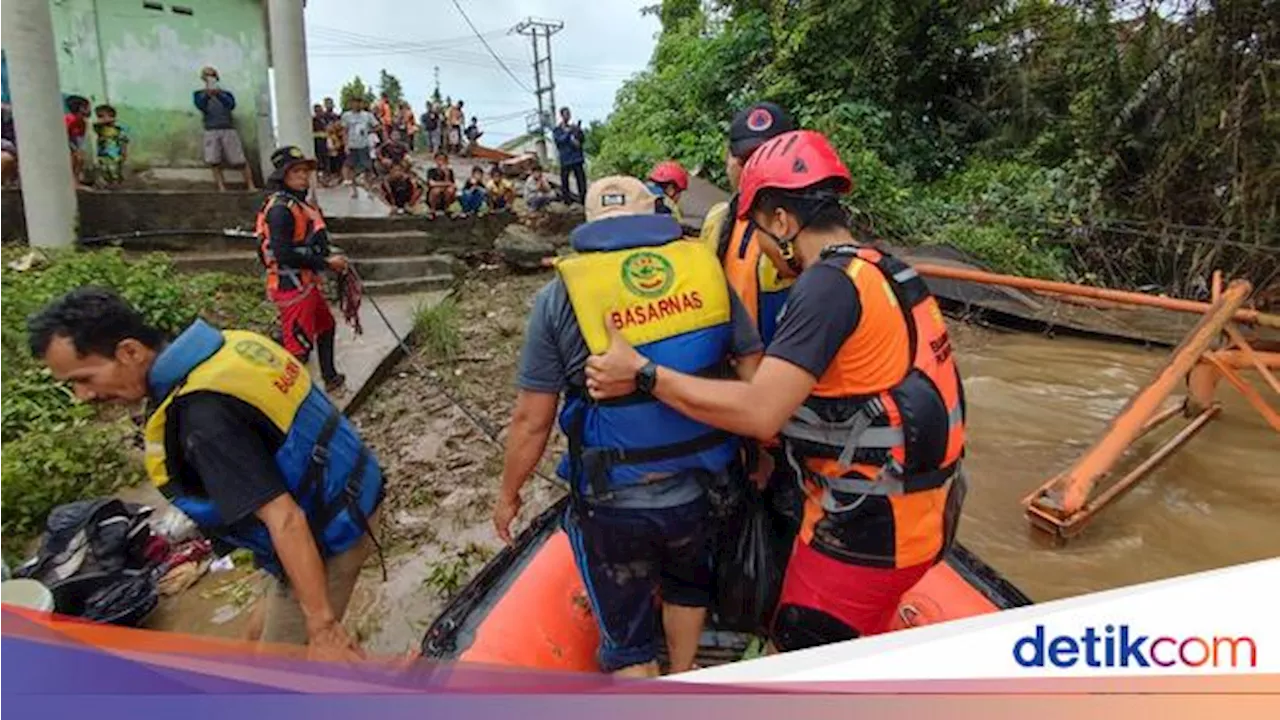 Basarnas Turunkan Tim Evakuasi Puluhan Warga Terdampak Banjir di OKU