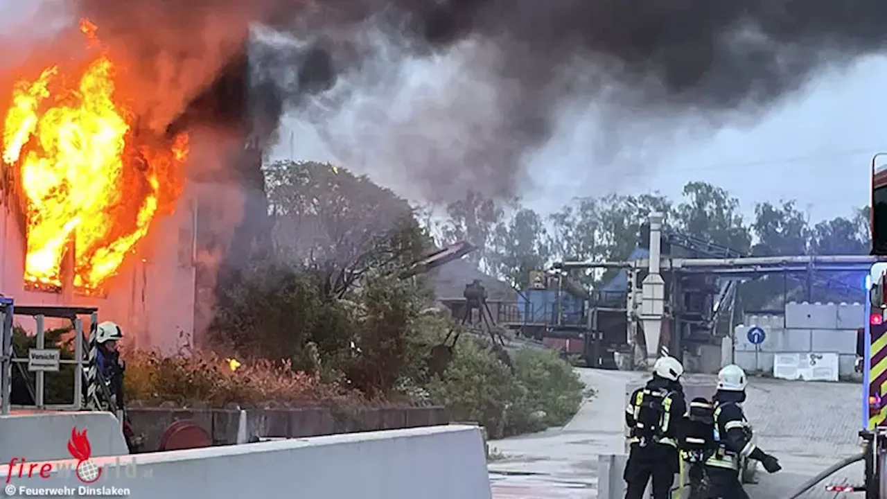 D: Aufenthaltscontainer im Gewerbegebiet von Dinslaken in Vollbrand