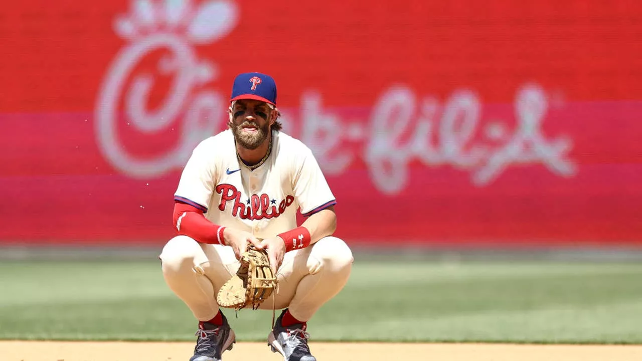 Toronto's Chris Bassitt shuts down Phillies' offense, ends home winning streak at 11 games