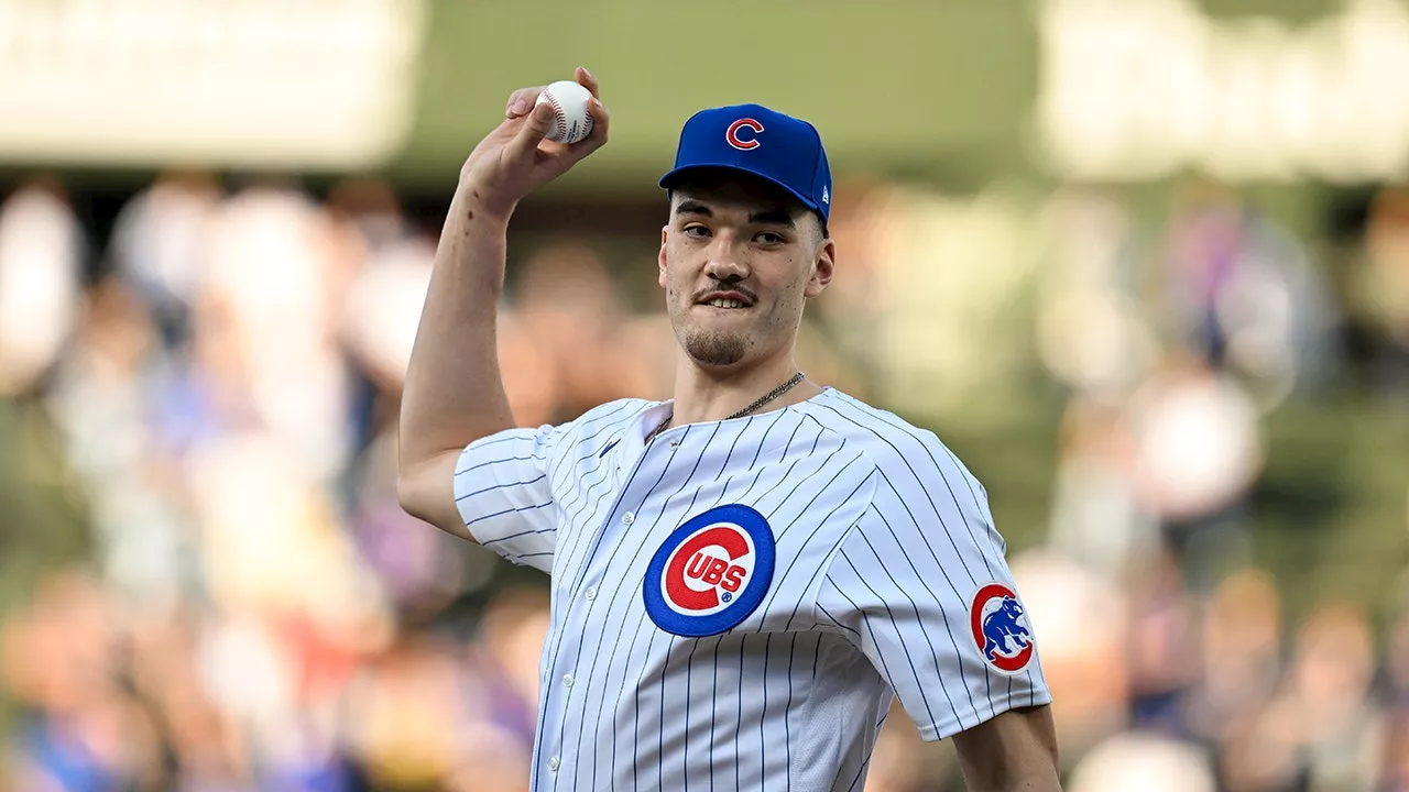 Purdue star, NBA Draft prospect Zach Edey throws putrid first pitch at Cubs game